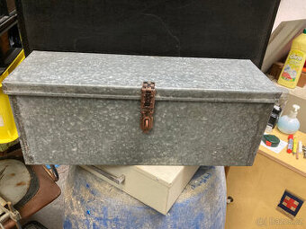 Box plechový, pokladnička, schránka kovová 500 kč