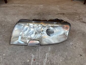 Superb 1 levý xenon