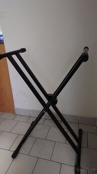 skládací klávesový stojan