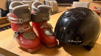 Lyžařské boty a helma