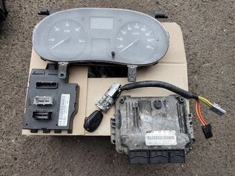Renault Master 2.5dci 88kW, řídící jednotka , spinačka
