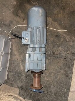 Motor s převodovkou 230/400V a elektrickou brzdou, naviják