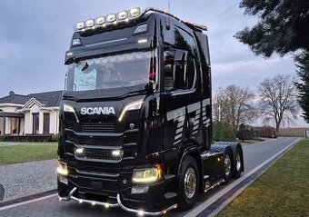 Scania S770 6x2 - tahač návěsů
