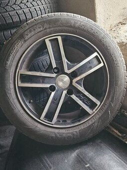 Prodám sadu celoročních pneu plus disky.175/65 R14 82H.
