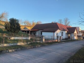 Prodej domu v Častohosticích - 1