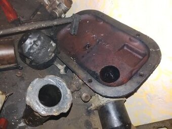 Zetor 25 víko oleje