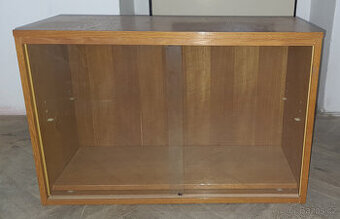 Sběratelská RETRO vitrínová skříňka Interiér Rousínov Třebíč