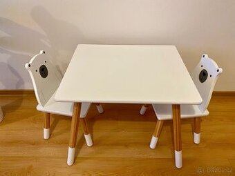 Dětský stůl Medvídek se dvěma židličkama