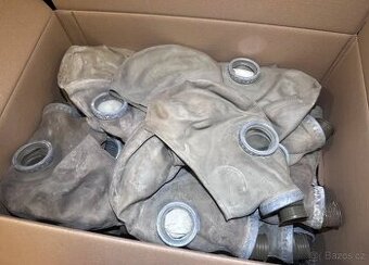 Sada starých plynových masek (100ks)