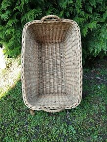 Retro proutěný koš