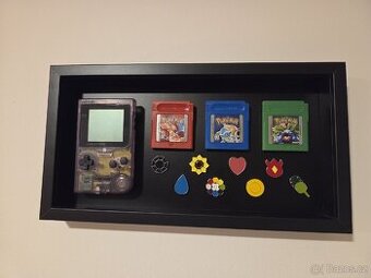 Nintendo Gameboy Pocket + 3x Pokemon + Badge