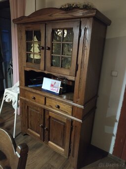 Skrin z masivního dřeva