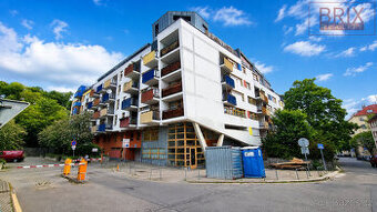 Pronájem garážového stání, 12 m2, Tomkova ul.,Praha 5