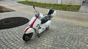 Prodám zánovní skutr Vespa 300 GTS Racing edition