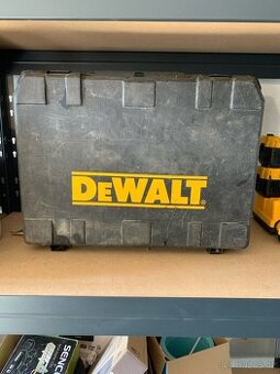 Kufr Dewalt