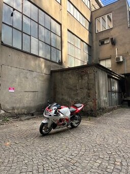SUZUKI GSXR 600 K1