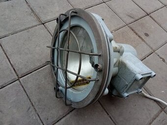 Průmyslová lampa - svítidlo do výbušného prostředí