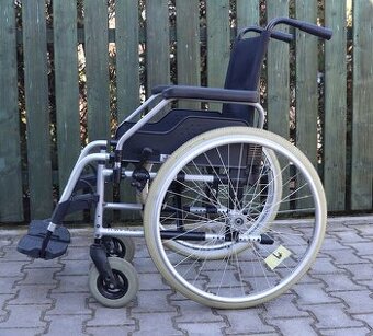 019-Mechanický invalidní vozík Meyra.