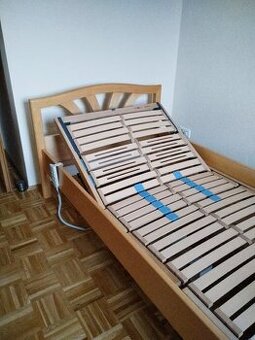 Postel masivní s elektrickým pohonem - 210x110 cm