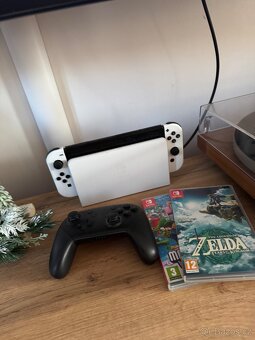 Nintendo Switch OLED + ovladač + hry