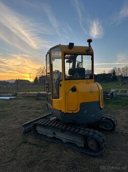 Pásový otočný bagr Volvo EC28 2014