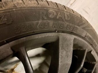 225/45 R19 letní pneu