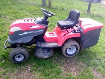 Zahradni trakturek HONDA