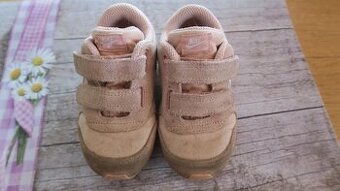 Nike tenisky 25