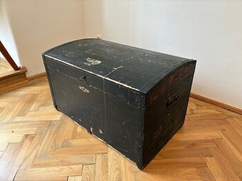 Velka drevena truhla