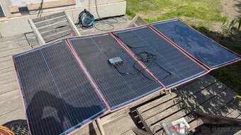 Solární panel Dokio 300W včetně regulátoru.