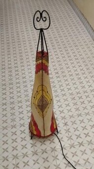 Stará kovovo kožená Orientální lampa 95 cm výška.