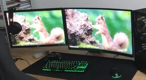 2 monitory s ramenem - 1