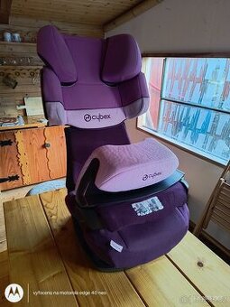 Autosedačka Cybex s bezpečnostním pultíkem.
