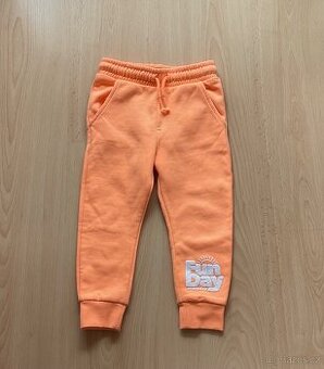 1x tepláky zn. F&F, velikost 98