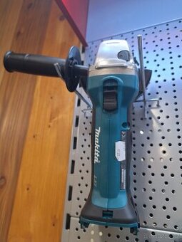 MAKITA DGA452Z aku úhlová bruska 115mm Li-ion 18V (bez aku)