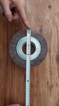 Radiální brusné lamelové kotouče s dírou 150mm p120