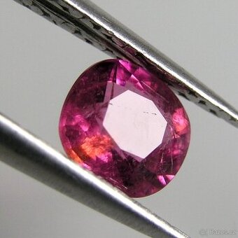 Turmalín-cushion-0,77 ct.