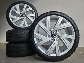 Orig. VW Golf VIII Zimní Pirelli 225/40/18 Zánovní