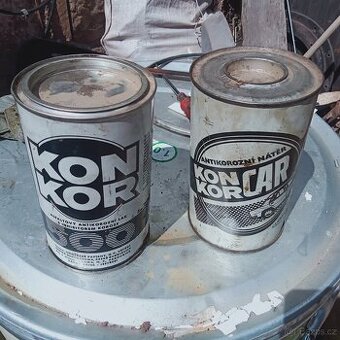 Retro plechovky plne