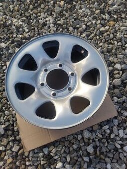 Disky na Fronteru,Navaru D22, R15