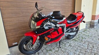 Suzuki Gsx-r 1100 rok 1991 v originálním stavu a lakování