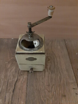Prodám retro dřevěný mlýnek na kávu Sava original