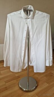 Bílá košile s pruhy