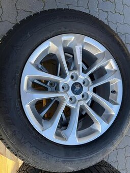 Ford Kuga 225/65 R17 zimní sada – originální disky, pneu a č