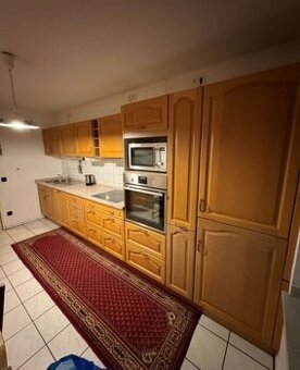 Rovná dubová kuchyně s vestavěnými spotřebiči,5732