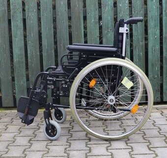 002-Mechanický invalidní vozík Sopur.