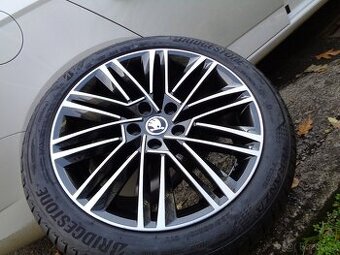 škoda Octavia IV originál nová 18 alu kola 5x112