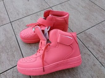 Růžové boty kotníkové