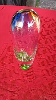 Váza z hutního skla