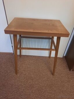 Malý retro konferenční stolek s ozdobným výpletem